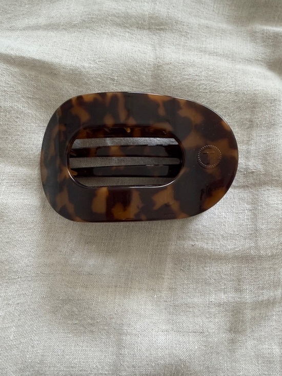 Accessories - Tortoiseshell Oval Women’s Hair Clip - bundle and save!